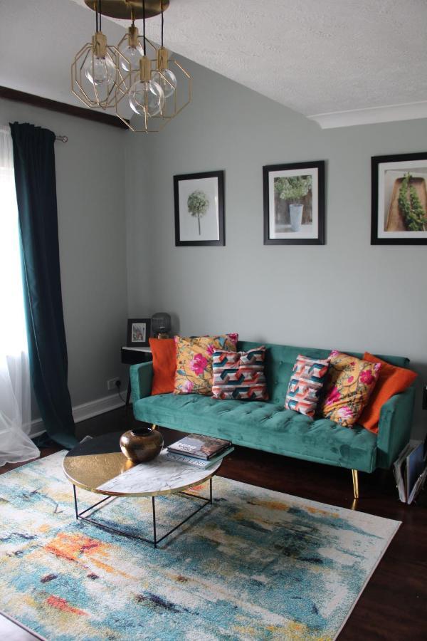 Beautiful Apartment In Guildford With Parking Send 外观 照片