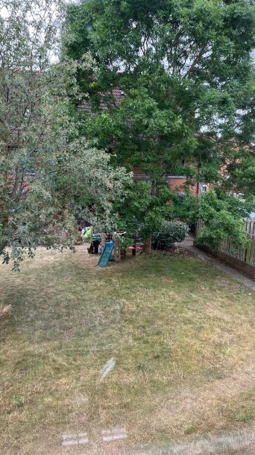 Beautiful Apartment In Guildford With Parking Send 外观 照片