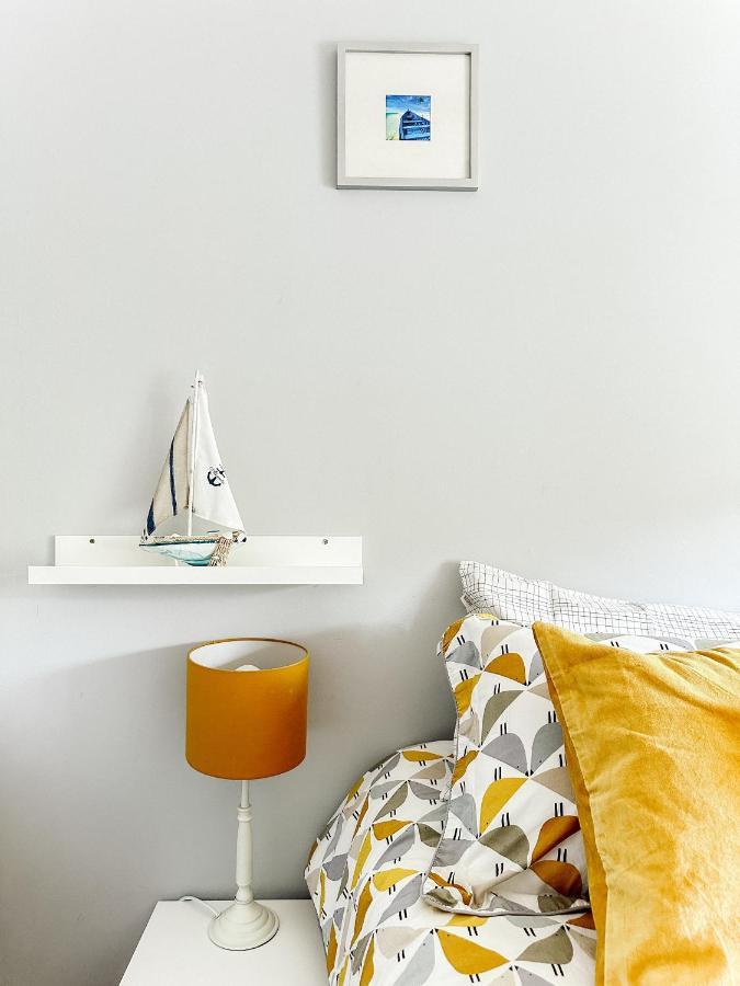 Beautiful Apartment In Guildford With Parking Send 外观 照片