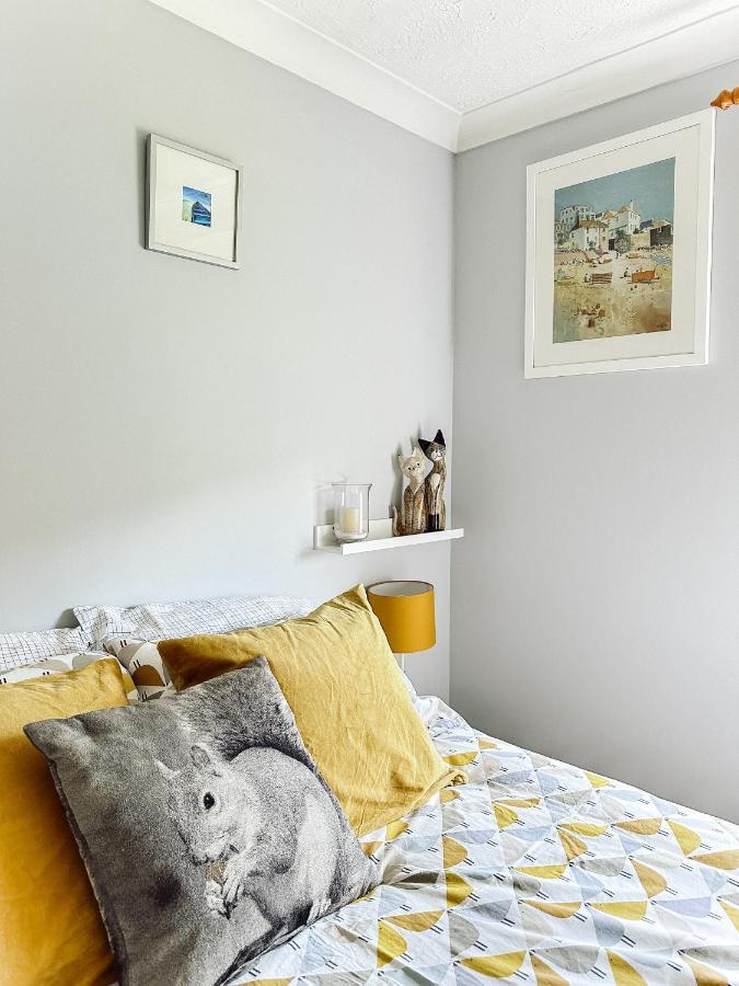 Beautiful Apartment In Guildford With Parking Send 外观 照片