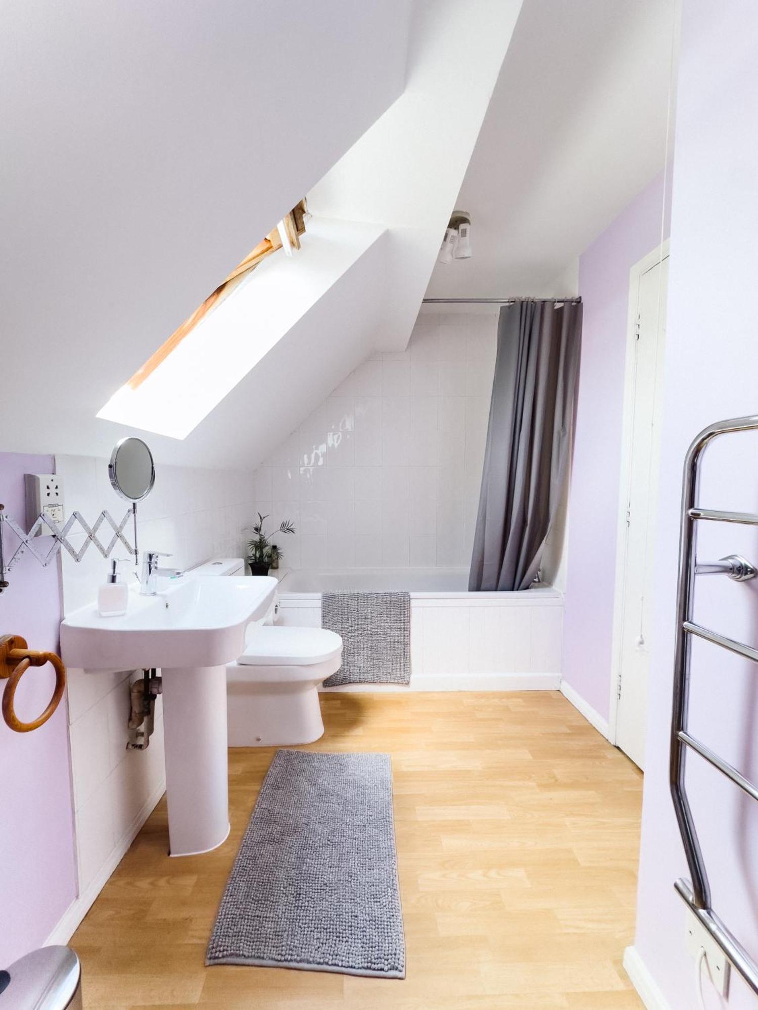 Beautiful Apartment In Guildford With Parking Send 外观 照片