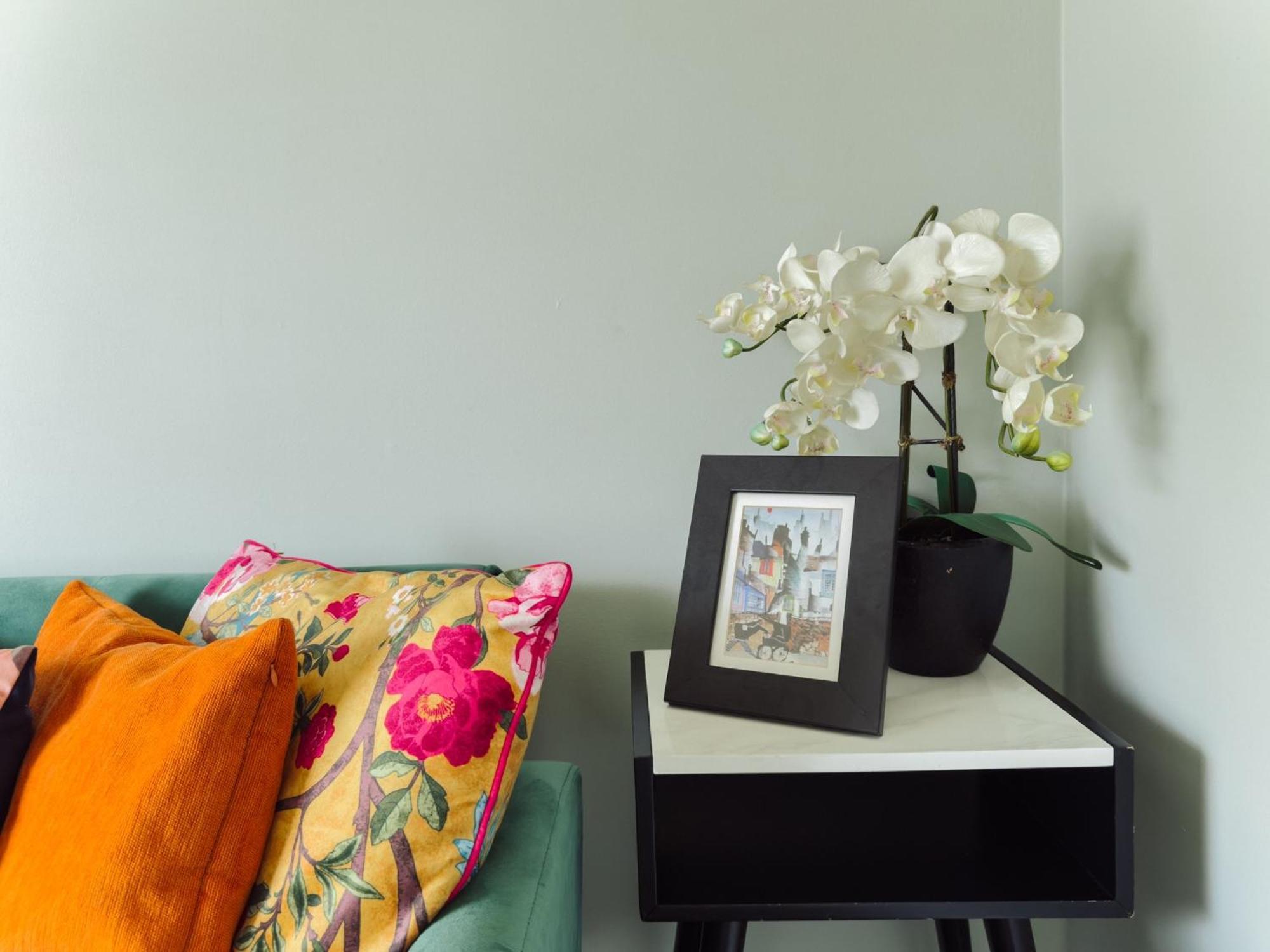 Beautiful Apartment In Guildford With Parking Send 外观 照片
