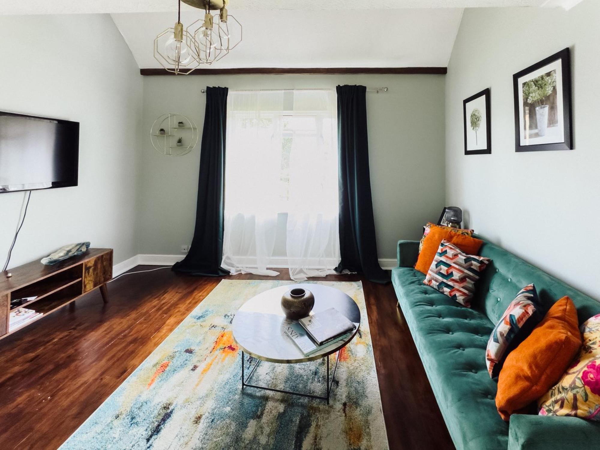 Beautiful Apartment In Guildford With Parking Send 外观 照片