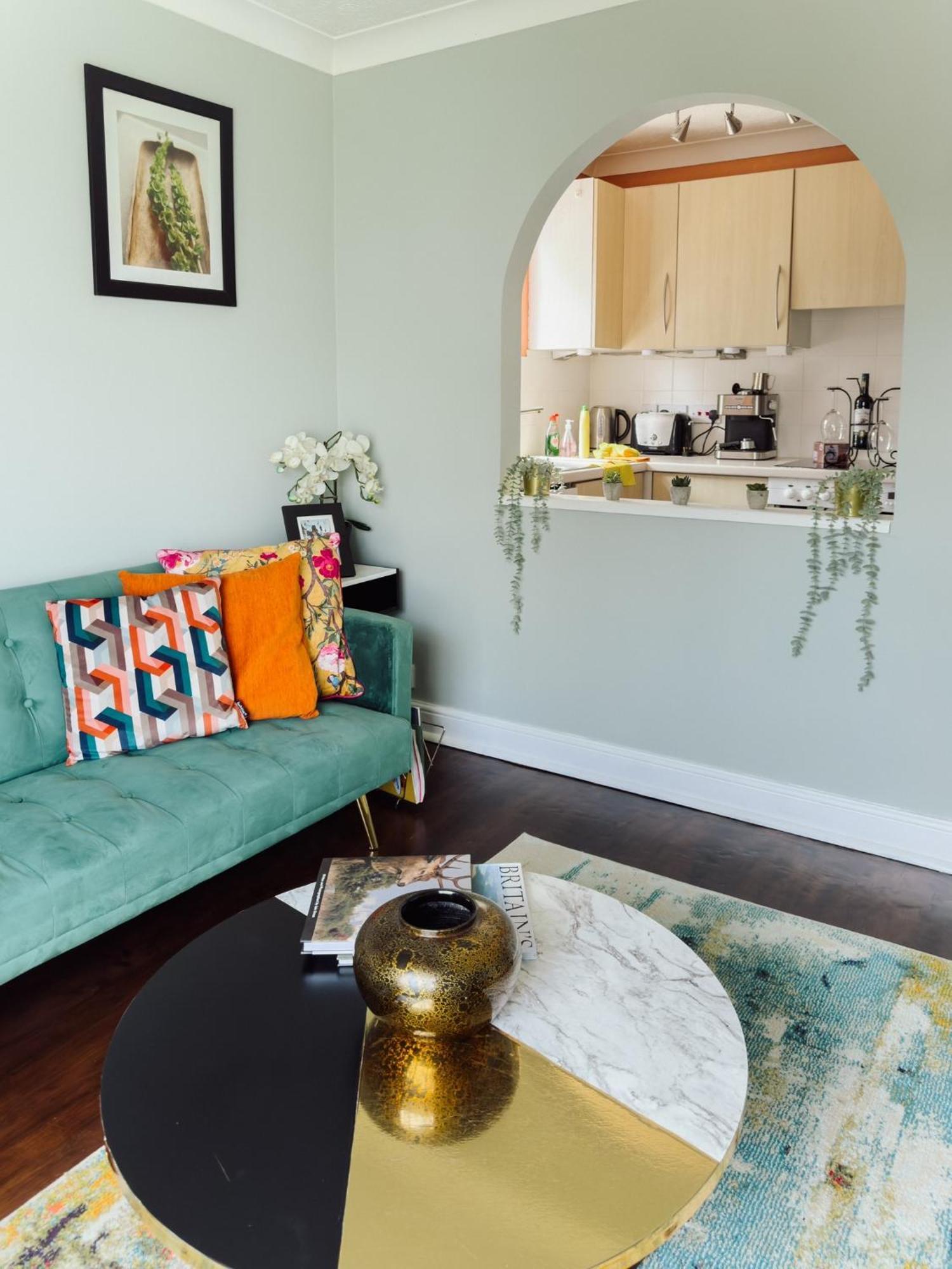 Beautiful Apartment In Guildford With Parking Send 外观 照片