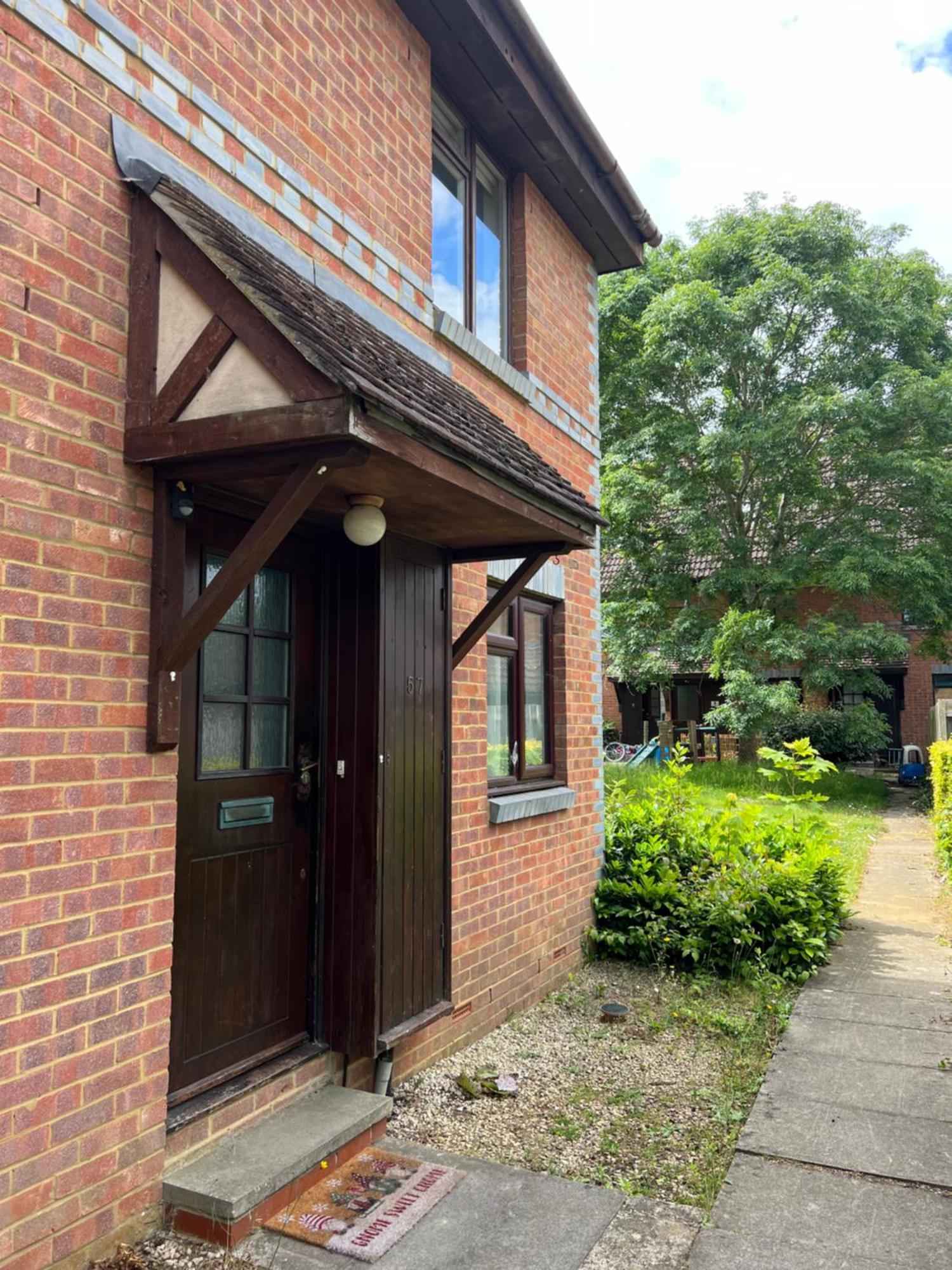 Beautiful Apartment In Guildford With Parking Send 外观 照片